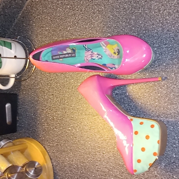 Hot Pink Platform heels by Shoe Republic - Picture 2 of 8